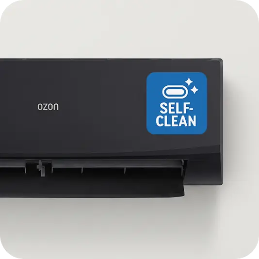 Ozon Arctic Pure Black inverter klima uređaj sa nalepnicom koja označava funkciju samostalnog čišćenja